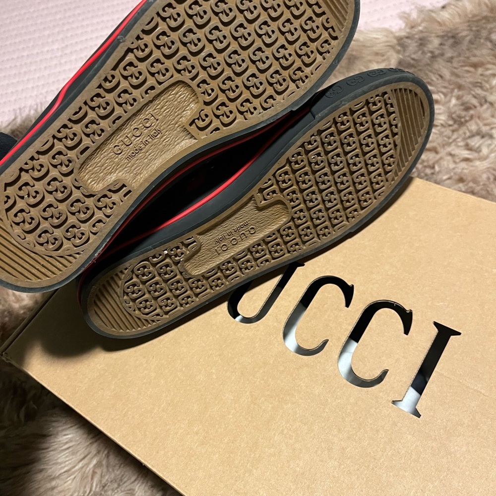 Gucci Black Sneakers with Red and Green Accents - Picture 2 of 4